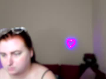 alicia_side_red